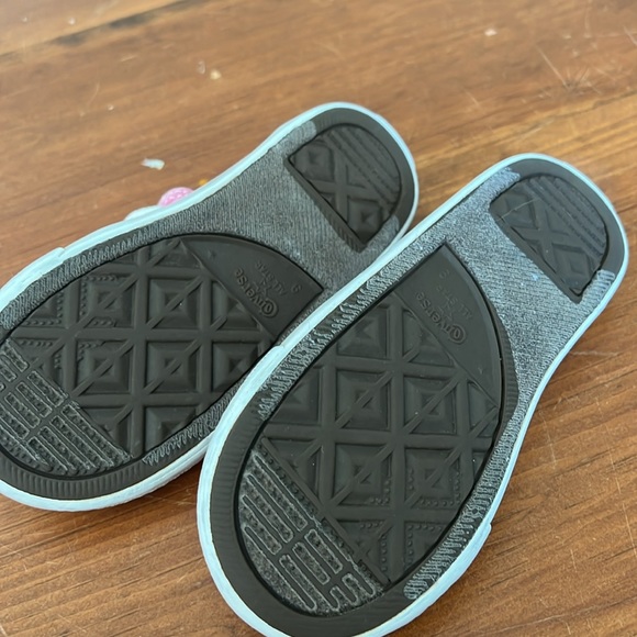 Converse - Picture 2 of 5